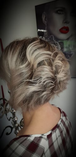 coloration, mèches  balayages patine et gloss sublimer vos cheveux avec des effets de couleur ou dissimuler les cheveux blancs