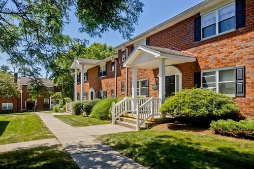 Property entrance at Laurel Ridge in Northampton, MA, 01060