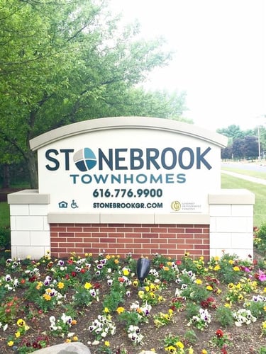 Stonebrook Townhomes - Front Sign