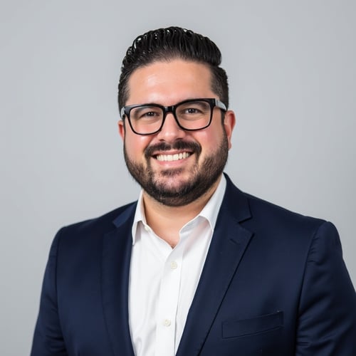 Headshot of James Gakos, a wealth advisor at Chase