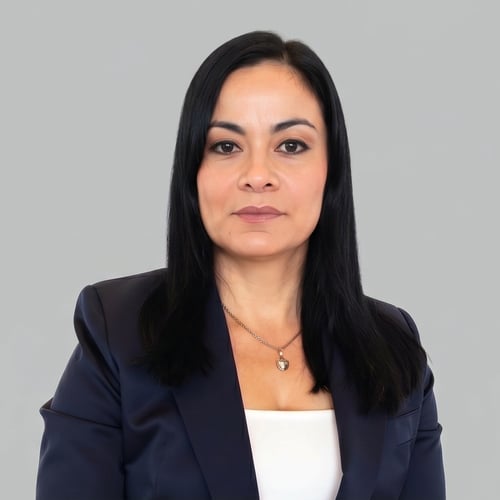 Headshot of Veronica Silva, a wealth advisor at Chase
