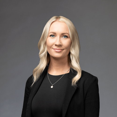 Headshot of Lindsay Smart