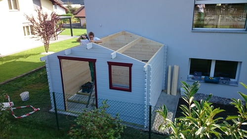 Montage de cabane de jardin