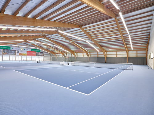 Die Tennishalle Diepoldsau wirde im 2019 komplett renoviert und bietet seither ein tolles Ambiente. Die Teppichlätze ohne Granulat laden zum spielen ein.