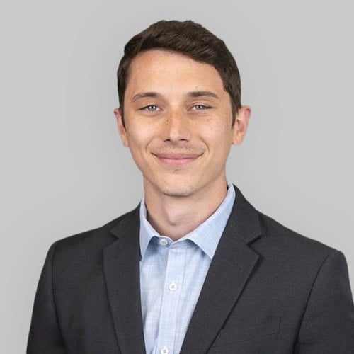 Headshot of Tom DiMicelli, a wealth advisor at Chase