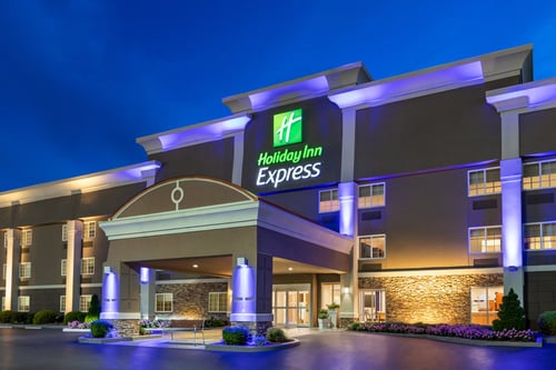 Holiday Inn Express Bowling Green hotel exterior at dusk