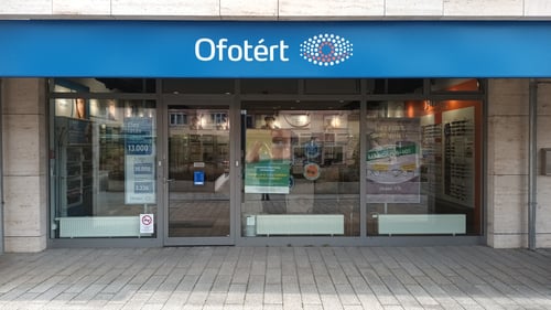 Ofotért üzlet bejárata Pécsen, a Király utca 66. számnál.