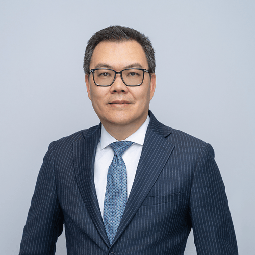 Raymond Lou headshot