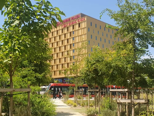 Facade and tramway