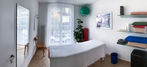 typisches privates Behandlungszimmer