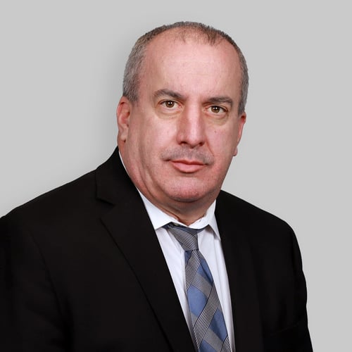 Headshot of Kenneth Gates, a wealth advisor at Chase