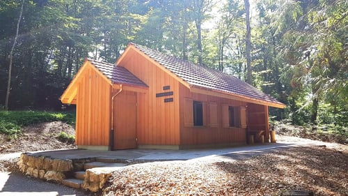 Arbeiten im Bereich Holzbausystem, Terrassen- & Parkettbeläge, Renovationen, Innenausbau