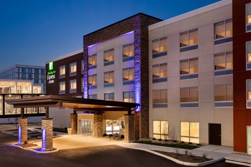 Best hotel to stay few minutes away from downtown Cincinnati.