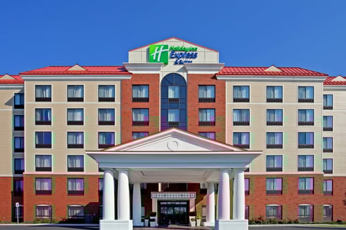 Hotel is conveniently located near Albany