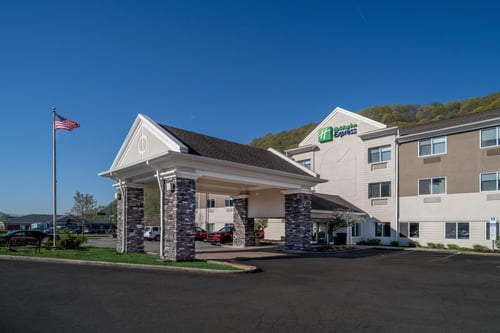 Welcome to our newly renovated Charleston, West Virginia hotel.