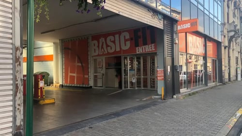 Basic-Fit Brussels Uccle Bascule 24/7 - front club outside