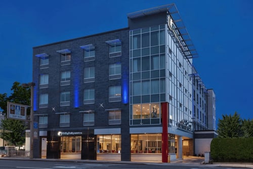 Welcome to the Holiday Inn Express & Suites Jersey City.