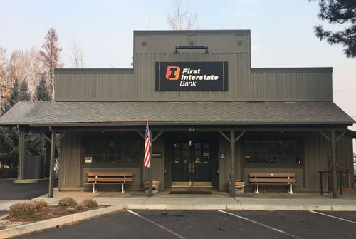 Exterior image of First Interstate Bank in Sisters, Oregon.