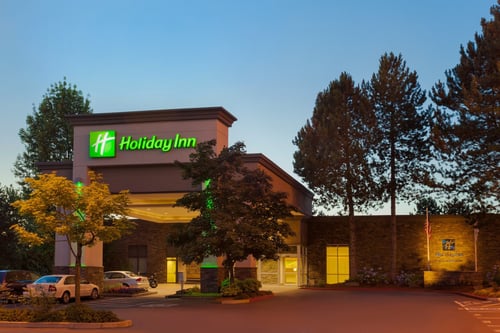 Best hotel to stay few minutes away from Portland Airport.