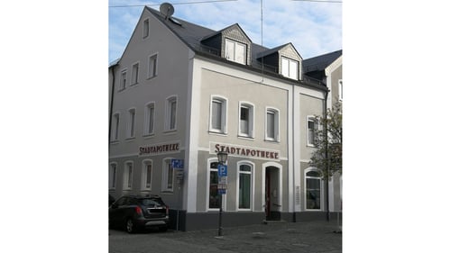 Aussenansicht der Stadt-Apotheke Arzberg