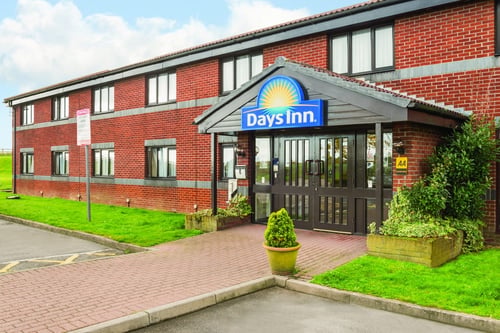 Days Inn Sheffield hotel outside view with parking spaces