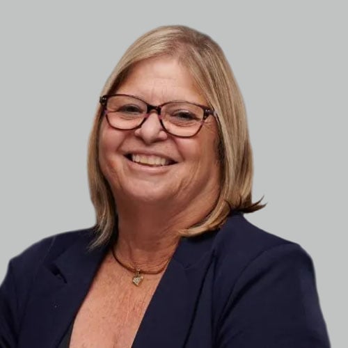 Headshot of Sheri Savage, a wealth advisor at Chase