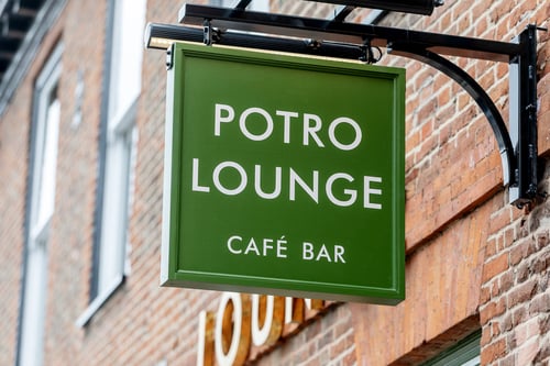 Green, square Potro Lounge sign
