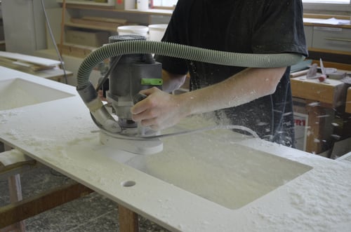 VARICOR - Mineralwerkstoff. Dauerhaft und pflegeleicht wie Keramik, leicht bearbeitbar wie Holz.