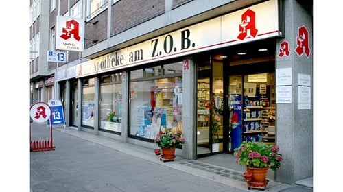 Aussenansicht der Apotheke am Z.O.B.