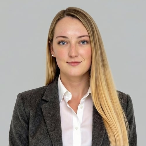 Headshot of Cailey Patterson, a wealth advisor at Chase