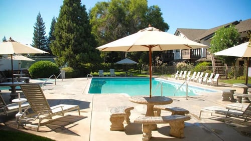 pool deck and sun lounges at the scottsmen apartment homes in clovis, CA