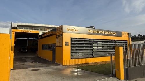 fachada taller turismo