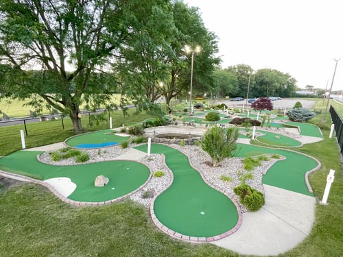 18 holes of mini-golf in the garden!