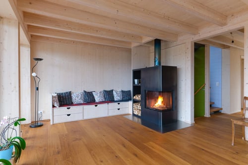 Stückgutofen im Einofenhaus mit Einbaumöbel