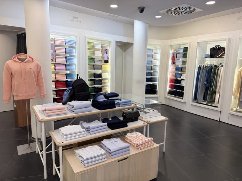 Close Up - Store