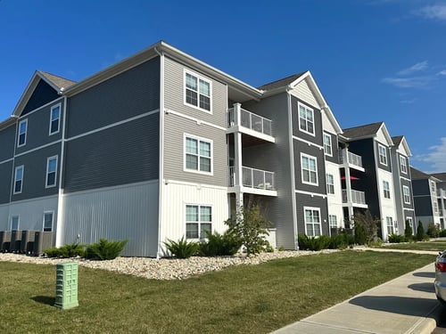 Building exterior at The Residences at Akita Lane in Canal Winchester, OH