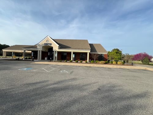 Outside view of the State Employees' Credit Union Elizabeth City-17 North branch