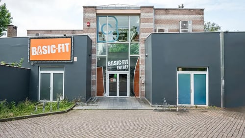 Basic-Fit Brussels Auderghem Chaussee de Wavre 24/7 - front club outside