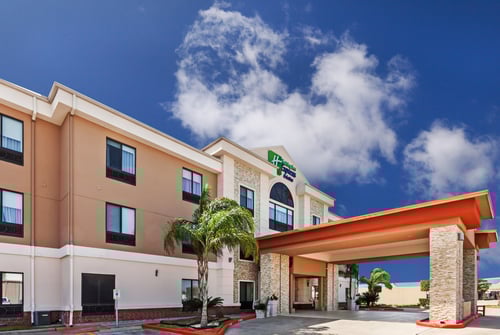 Our Houston hotel is near key businesses and local attractions.