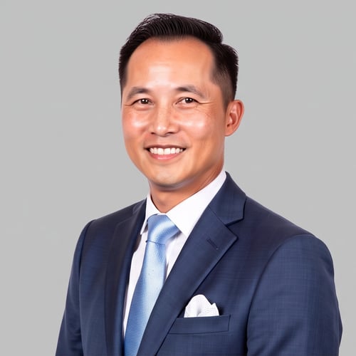 Headshot of Paul Hoang, a wealth advisor at Chase