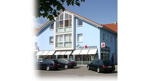 Aussenansicht der West-Apotheke OHG