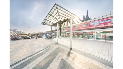 Aussenansicht der Apotheke im Hauptbahnhof