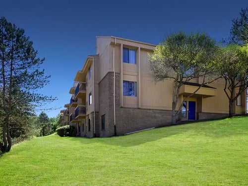 Apartment Building Exterior at Franklin River Apartments in Southfield, MI 48034