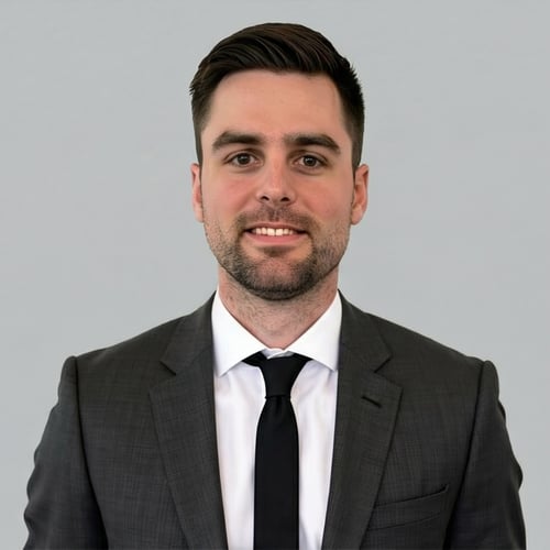 Headshot of Matthew Simpson, a wealth advisor at Chase