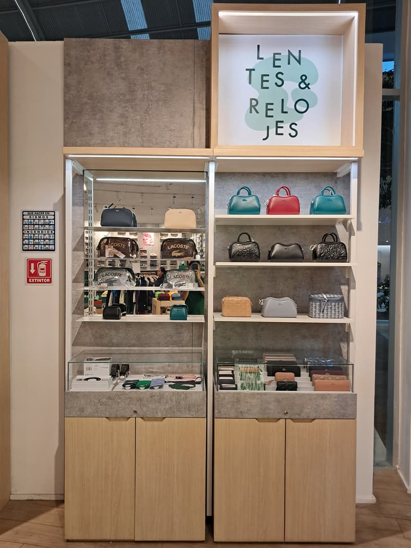 Close Up - Store