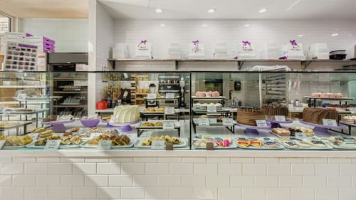 Dessert Gallery Bakery & Cafe is a Woodlands-based dessert destination specializing in handcrafted cakes, cupcakes, cookies, bars and brownies made from scratch with premium ingredients.