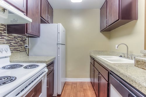 Fully Equipped Kitchen at Chatsworth Pointe