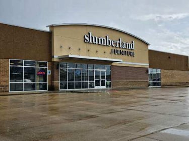 Fort Dodge Slumberland Furniture parking lot