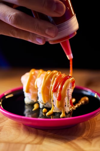 Cali tiger roll sauce drizzle