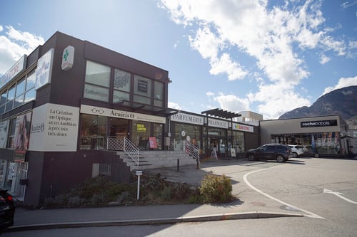 batiment-pharmacie-sun-store-conthey-bassin